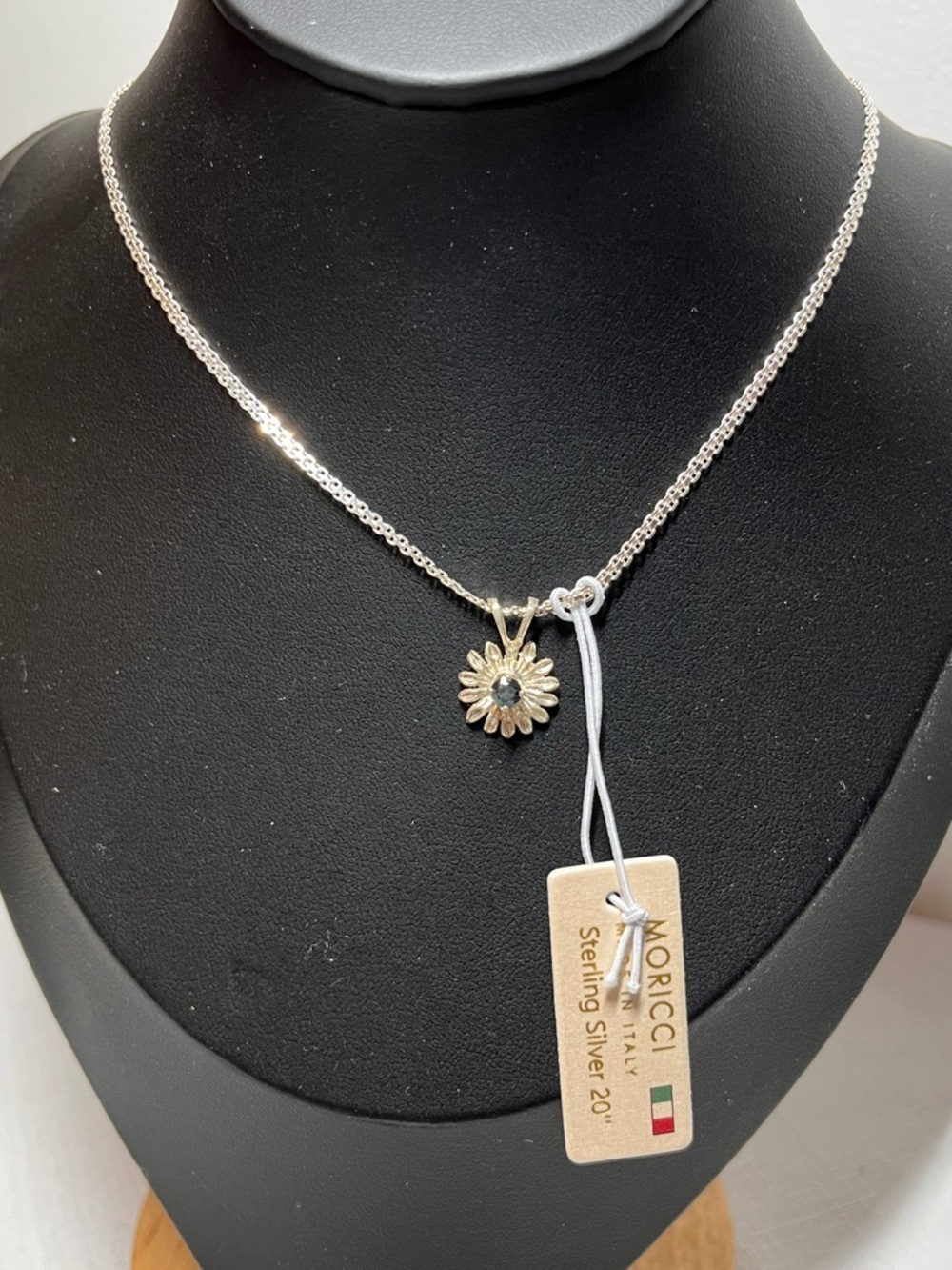 New MORICCI 925 Sterling Silver Chain & 925 Daisy Pendant. Perfect gift! 20”